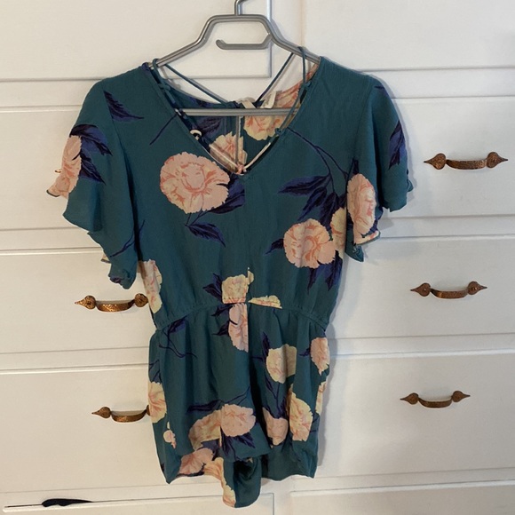 Romper by Billabong size medium - Picture 3 of 9